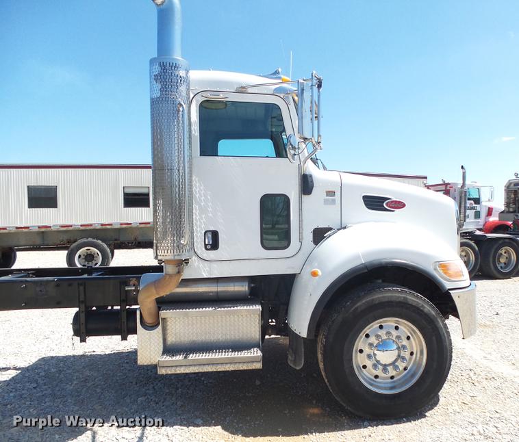 image for item DE3602 2009 Peterbilt 340 truck cab and chassis