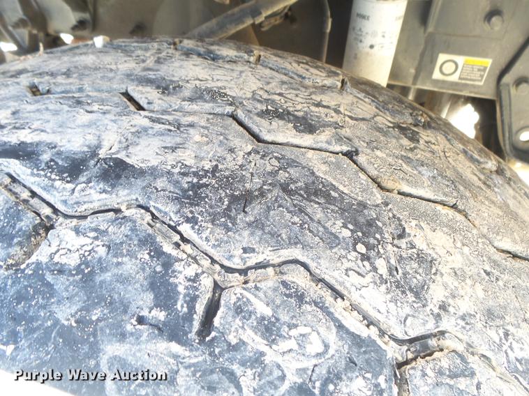 image for item DE3602 2009 Peterbilt 340 truck cab and chassis