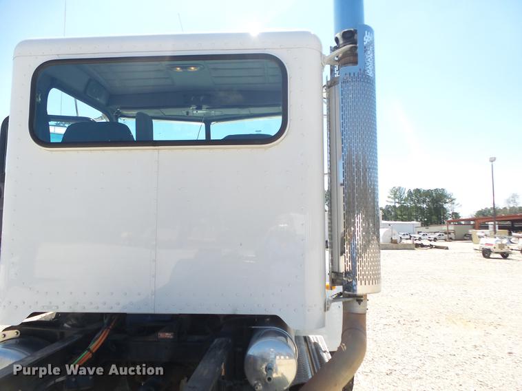 image for item DE3602 2009 Peterbilt 340 truck cab and chassis
