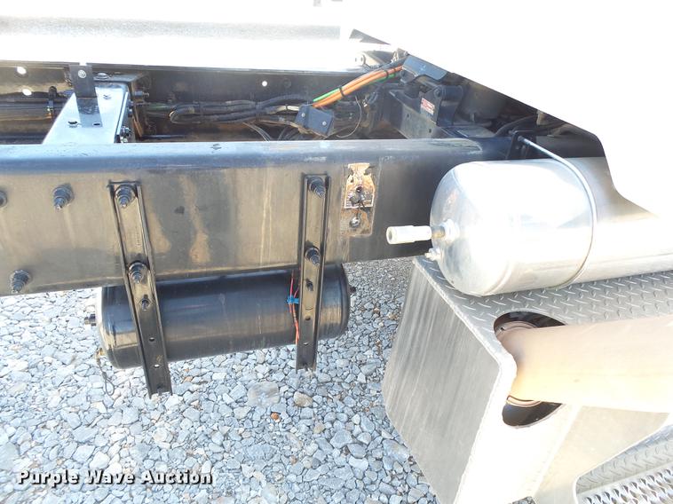 image for item DE3602 2009 Peterbilt 340 truck cab and chassis