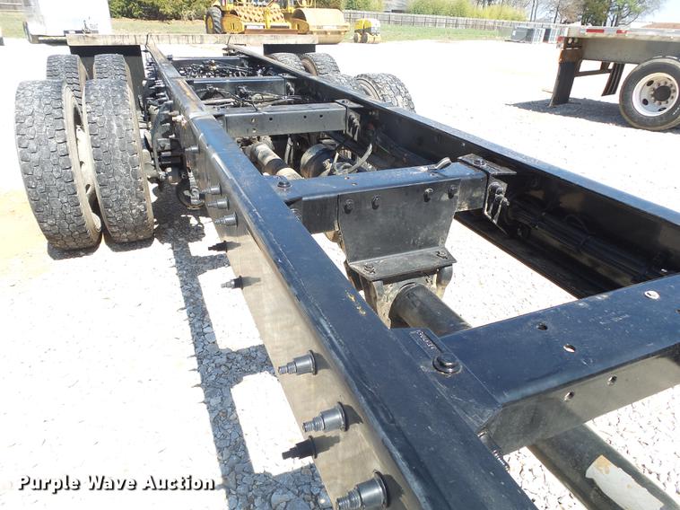 image for item DE3602 2009 Peterbilt 340 truck cab and chassis