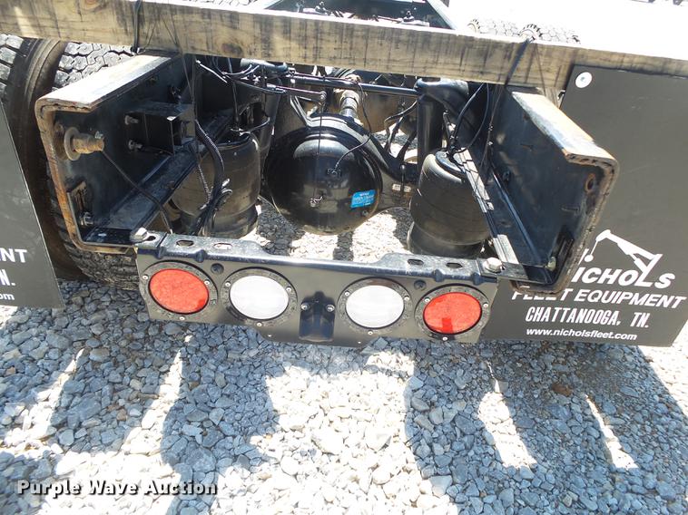 image for item DE3602 2009 Peterbilt 340 truck cab and chassis