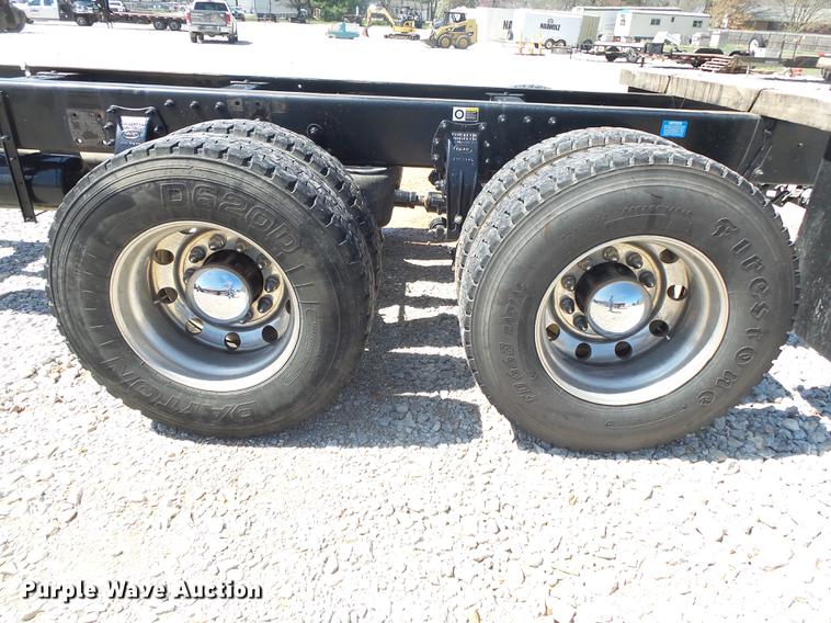 image for item DE3602 2009 Peterbilt 340 truck cab and chassis