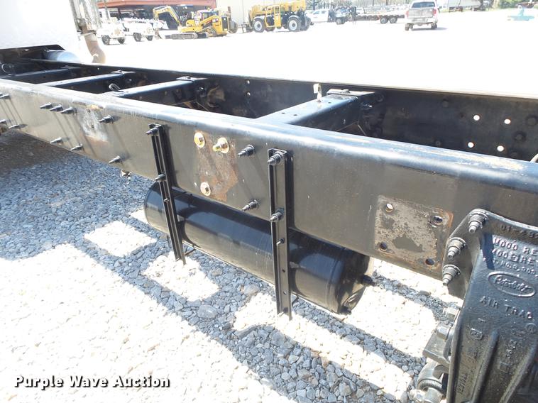 image for item DE3602 2009 Peterbilt 340 truck cab and chassis