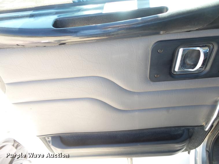 image for item DE3602 2009 Peterbilt 340 truck cab and chassis