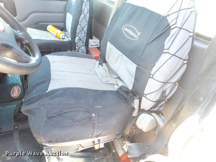 image for item DE3602 2009 Peterbilt 340 truck cab and chassis