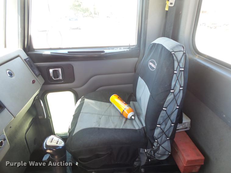 image for item DE3602 2009 Peterbilt 340 truck cab and chassis