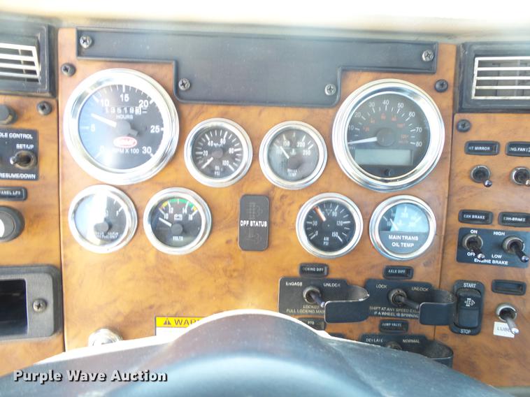 image for item DE3602 2009 Peterbilt 340 truck cab and chassis