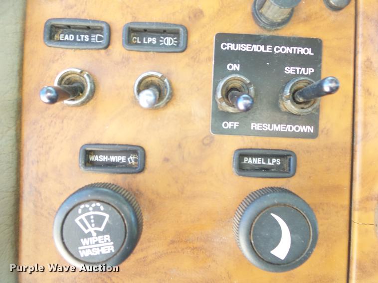 image for item DE3602 2009 Peterbilt 340 truck cab and chassis