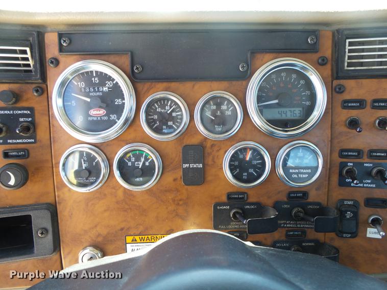 image for item DE3602 2009 Peterbilt 340 truck cab and chassis