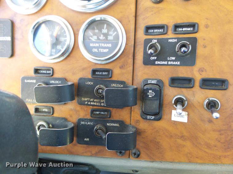 image for item DE3602 2009 Peterbilt 340 truck cab and chassis