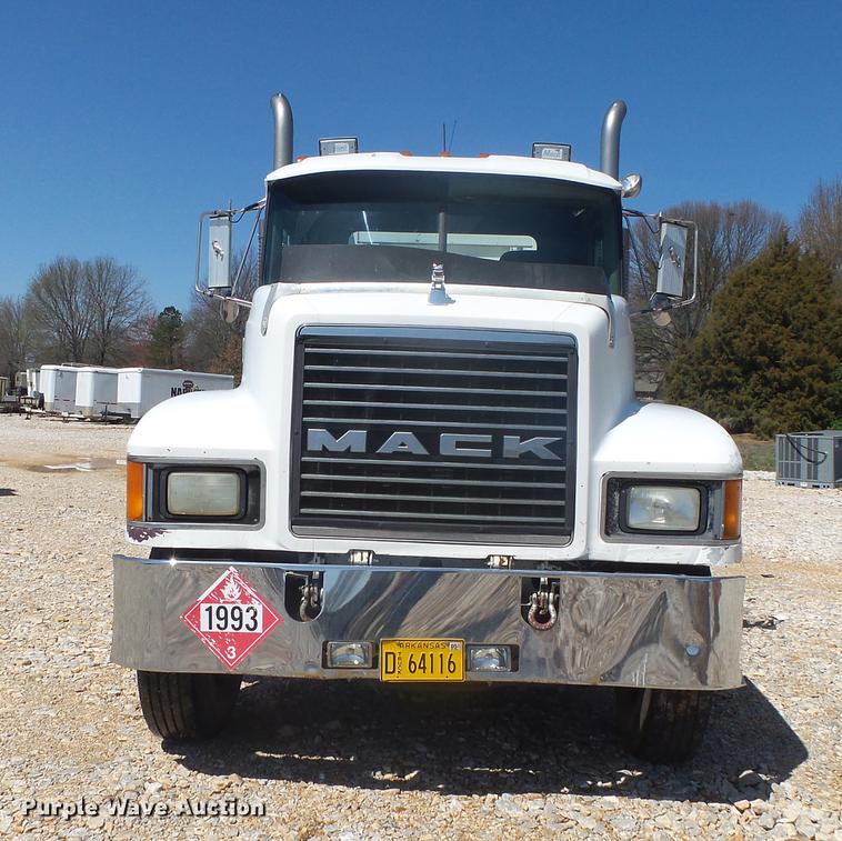 image for item DE3603 1996 Mack CH613 fuel and lube truck