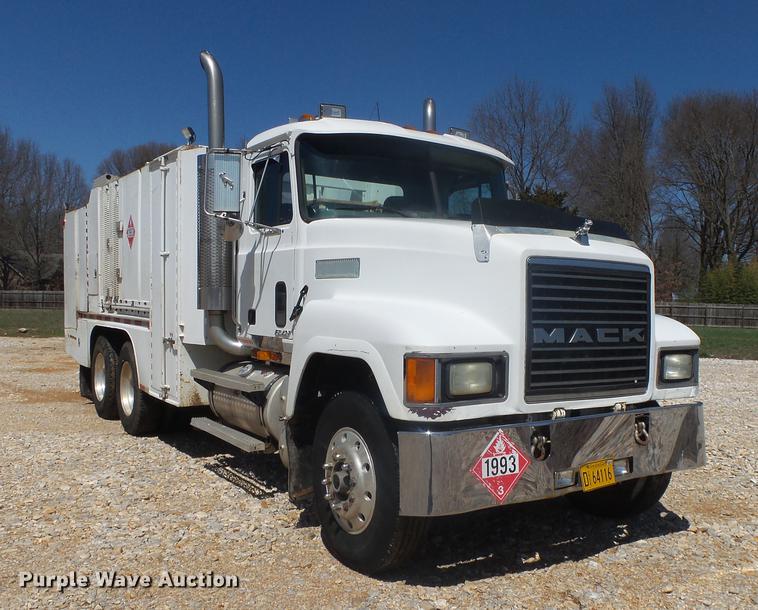image for item DE3603 1996 Mack CH613 fuel and lube truck