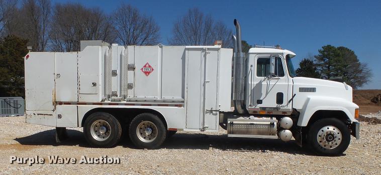 image for item DE3603 1996 Mack CH613 fuel and lube truck