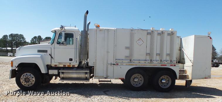 image for item DE3603 1996 Mack CH613 fuel and lube truck