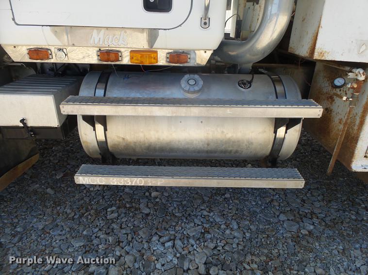 image for item DE3603 1996 Mack CH613 fuel and lube truck