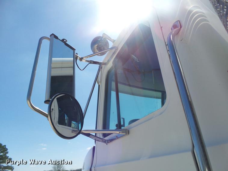 image for item DE3603 1996 Mack CH613 fuel and lube truck