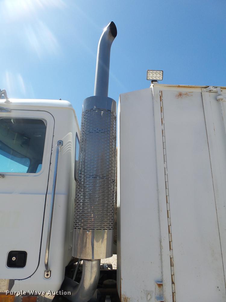 image for item DE3603 1996 Mack CH613 fuel and lube truck