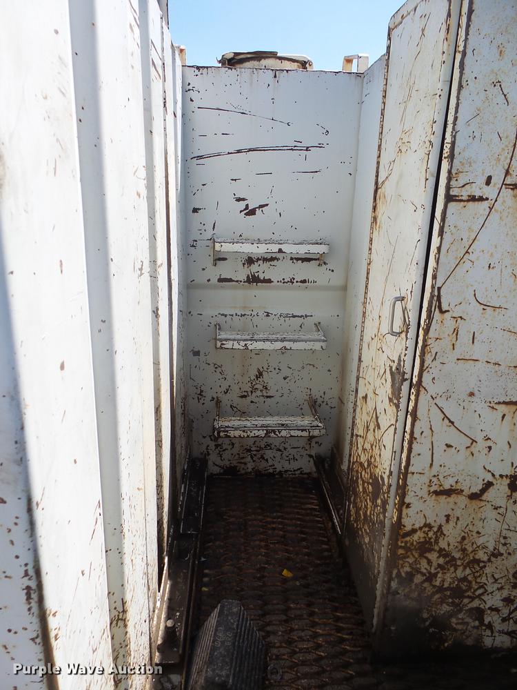 image for item DE3603 1996 Mack CH613 fuel and lube truck