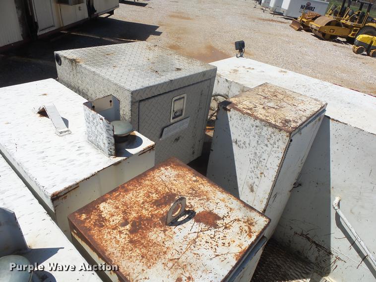 image for item DE3603 1996 Mack CH613 fuel and lube truck