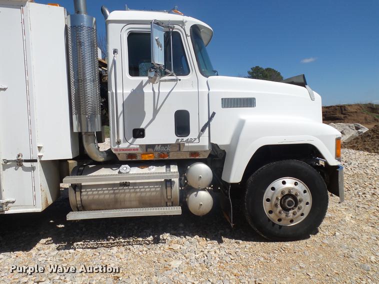 image for item DE3603 1996 Mack CH613 fuel and lube truck