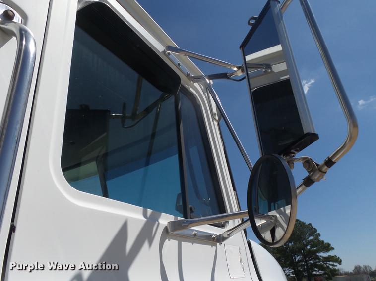 image for item DE3603 1996 Mack CH613 fuel and lube truck