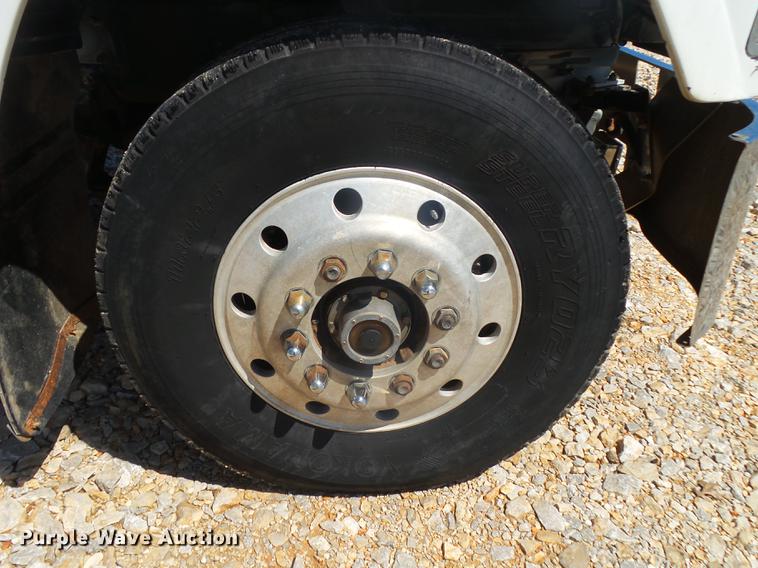 image for item DE3603 1996 Mack CH613 fuel and lube truck