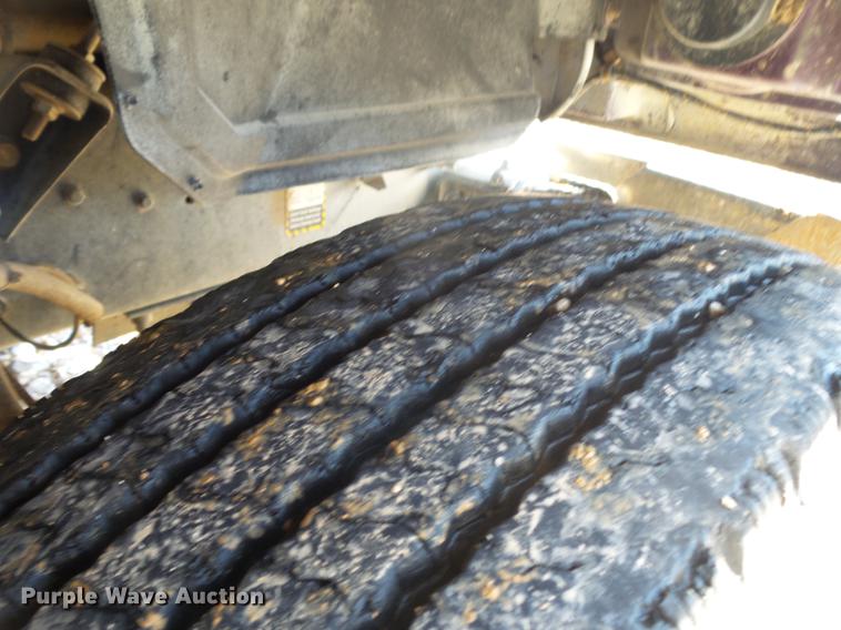 image for item DE3603 1996 Mack CH613 fuel and lube truck