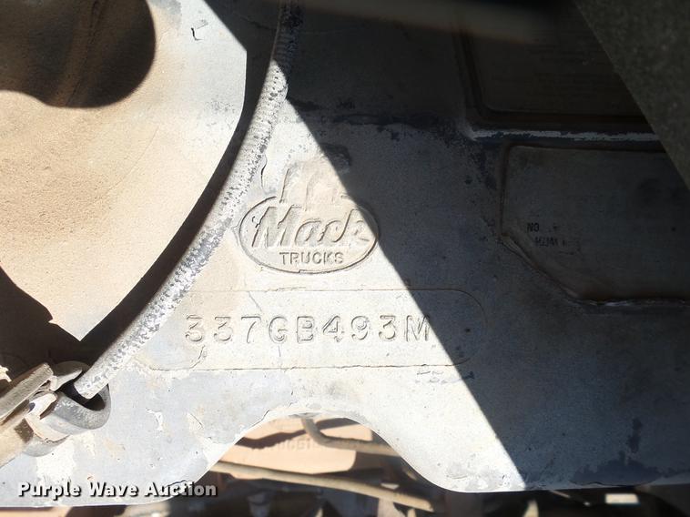 image for item DE3603 1996 Mack CH613 fuel and lube truck