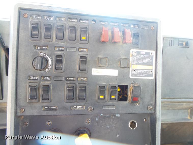 image for item DE3603 1996 Mack CH613 fuel and lube truck