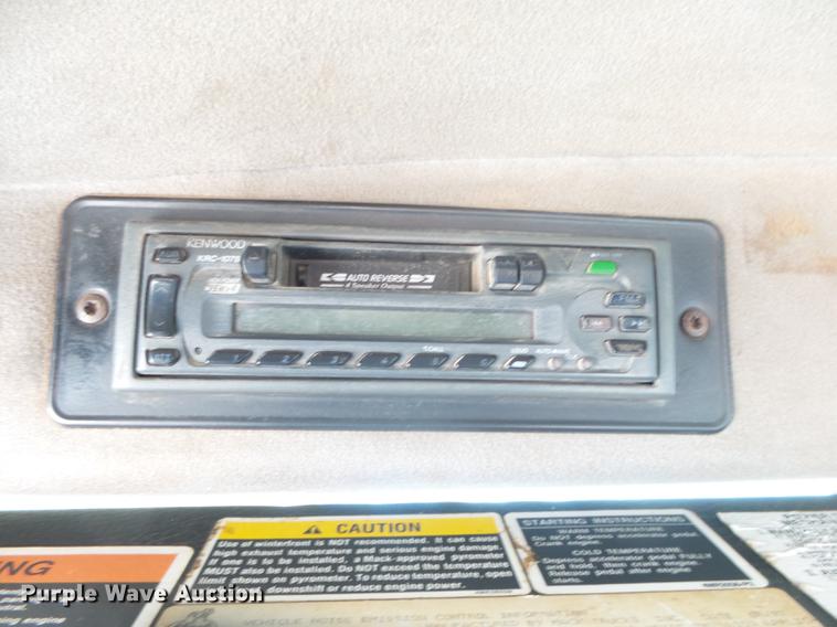 image for item DE3603 1996 Mack CH613 fuel and lube truck