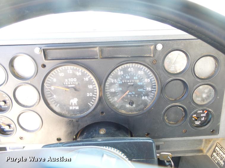 image for item DE3603 1996 Mack CH613 fuel and lube truck