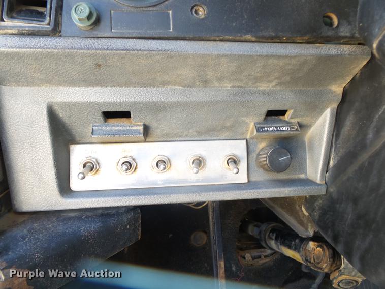 image for item DE3603 1996 Mack CH613 fuel and lube truck