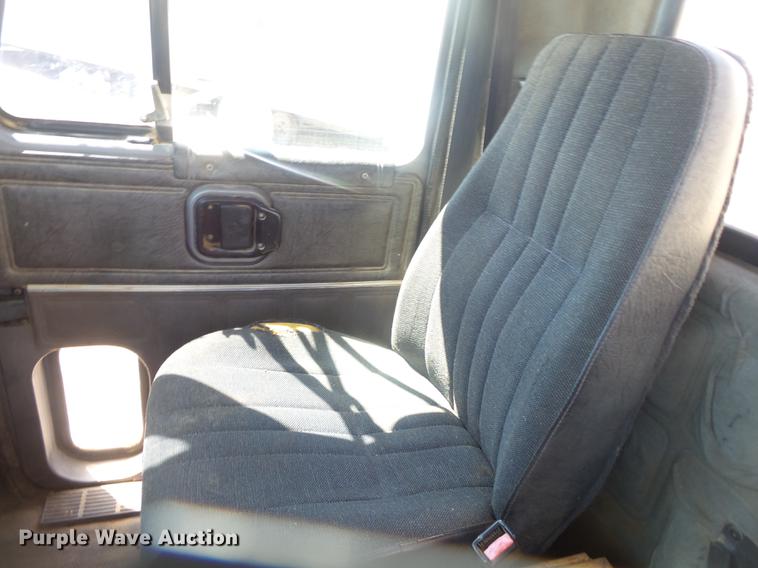 image for item DE3603 1996 Mack CH613 fuel and lube truck