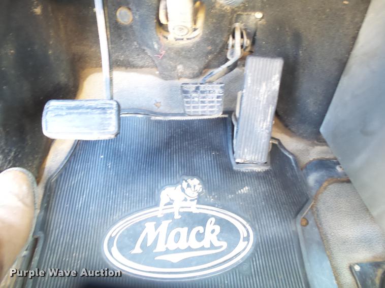 image for item DE3603 1996 Mack CH613 fuel and lube truck