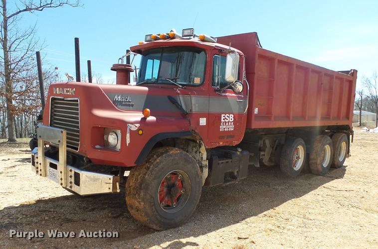 image for item DE3605 1989 Mack DM690S dump truck