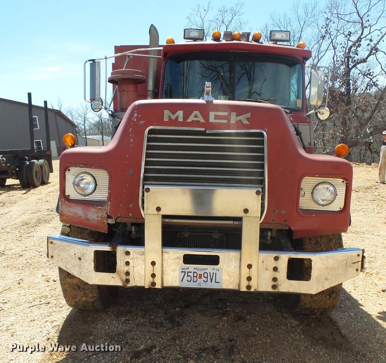 image for item DE3605 1989 Mack DM690S dump truck