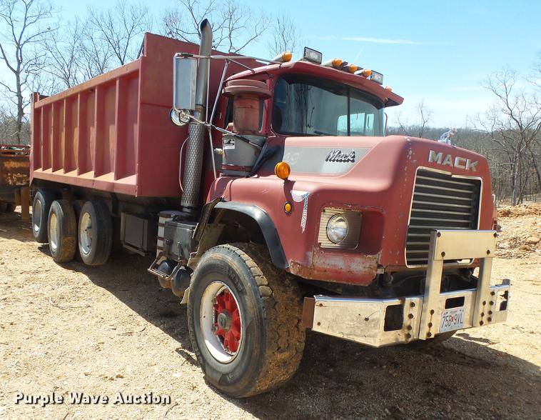image for item DE3605 1989 Mack DM690S dump truck