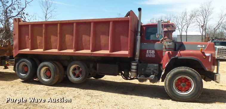 image for item DE3605 1989 Mack DM690S dump truck