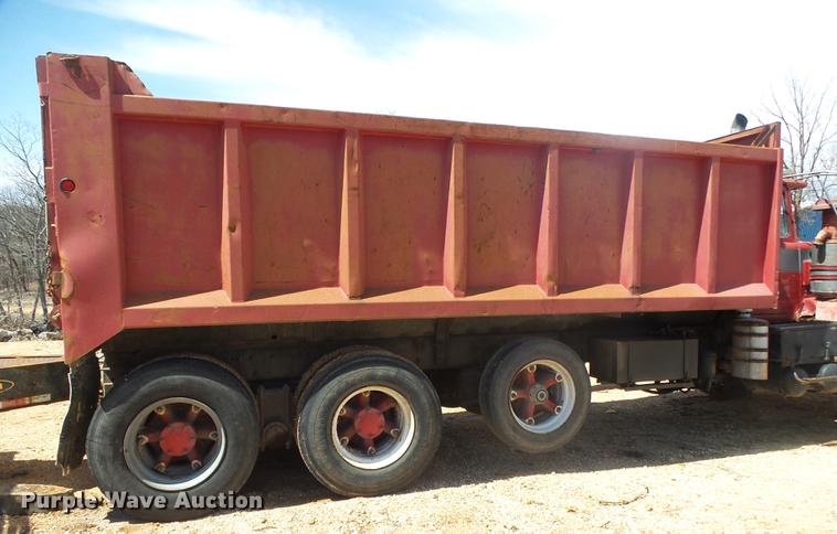 image for item DE3605 1989 Mack DM690S dump truck