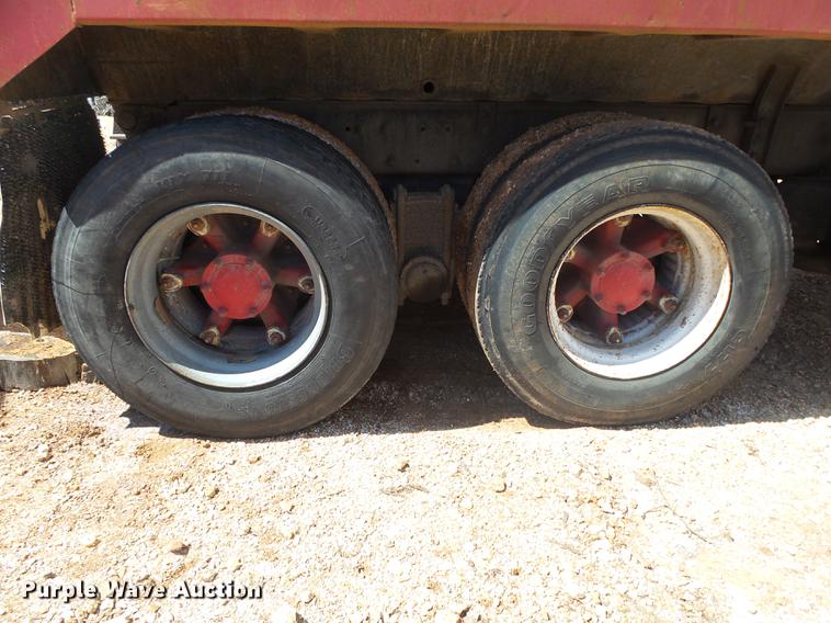 image for item DE3605 1989 Mack DM690S dump truck