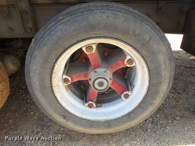 image for item DE3605 1989 Mack DM690S dump truck