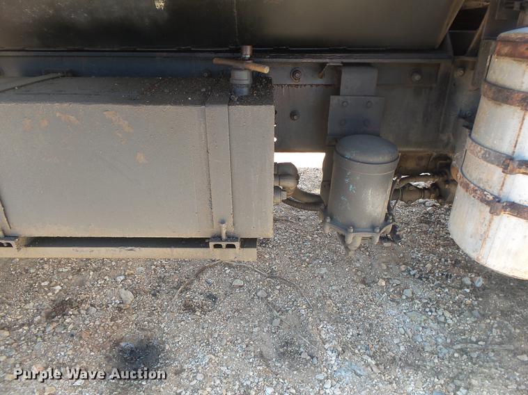 image for item DE3605 1989 Mack DM690S dump truck