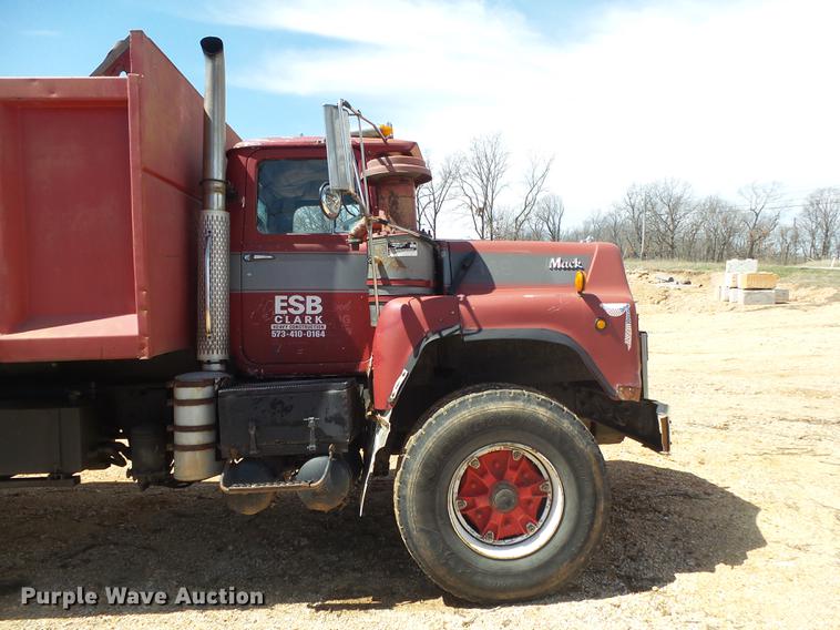 image for item DE3605 1989 Mack DM690S dump truck