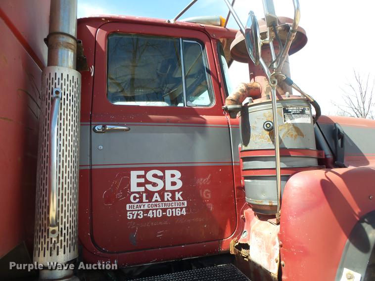 image for item DE3605 1989 Mack DM690S dump truck