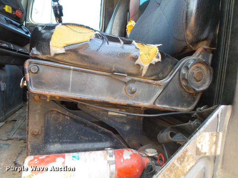 image for item DE3605 1989 Mack DM690S dump truck