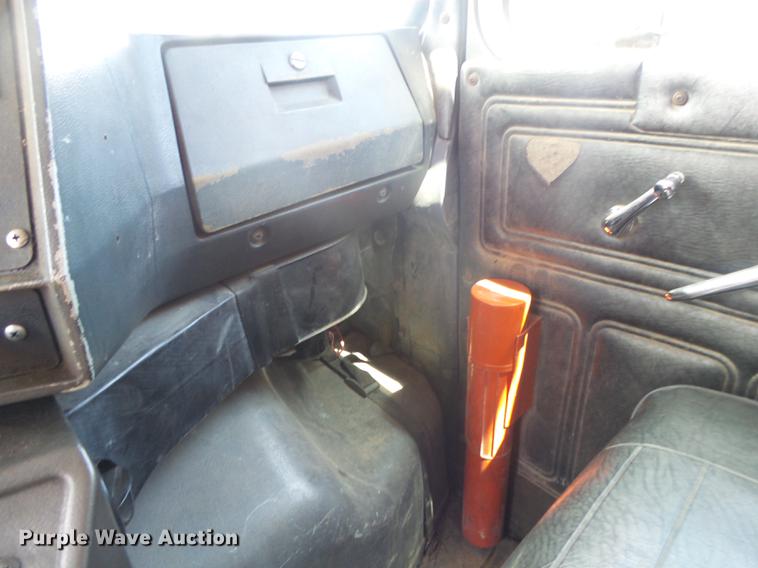 image for item DE3605 1989 Mack DM690S dump truck