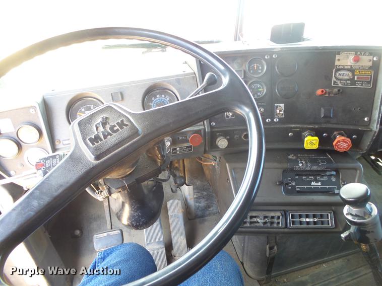 image for item DE3605 1989 Mack DM690S dump truck