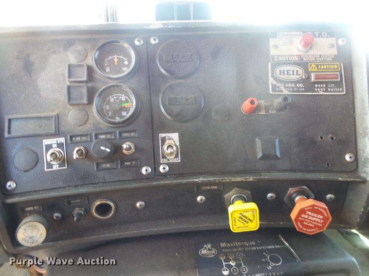 image for item DE3605 1989 Mack DM690S dump truck