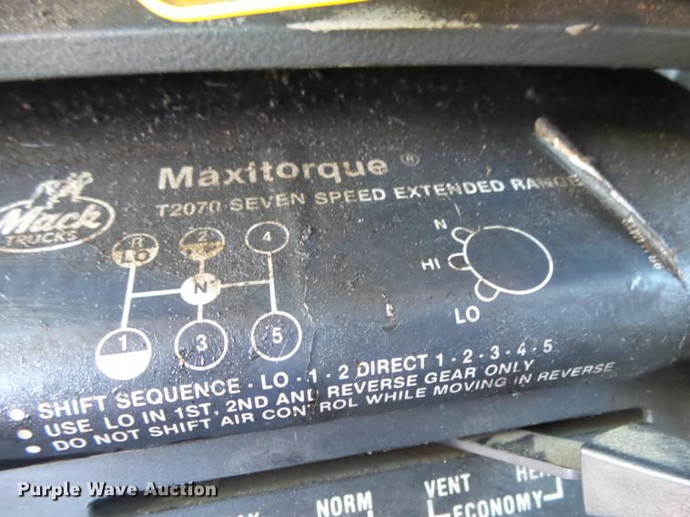 image for item DE3605 1989 Mack DM690S dump truck